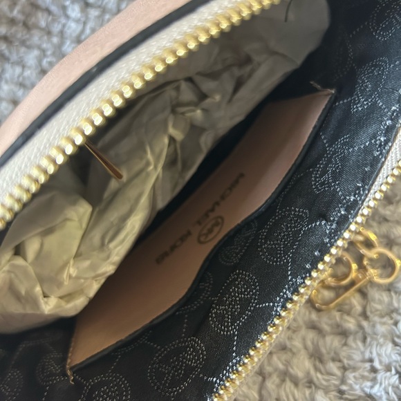 Hand Bag - Picture 2 of 7